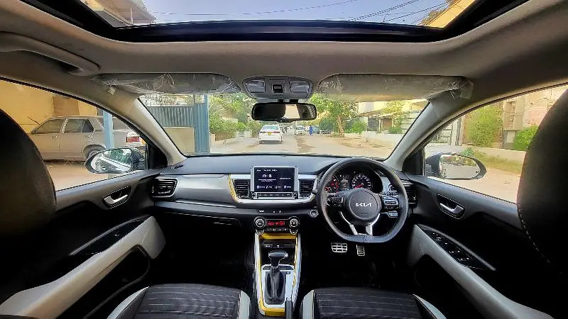kia-stonic-2022-model-ex-top-of-the-line-big-1