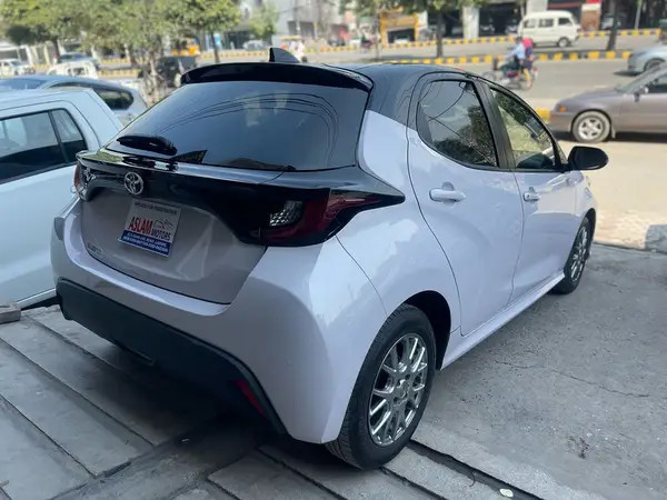 toyota-yaris-20212024-big-6