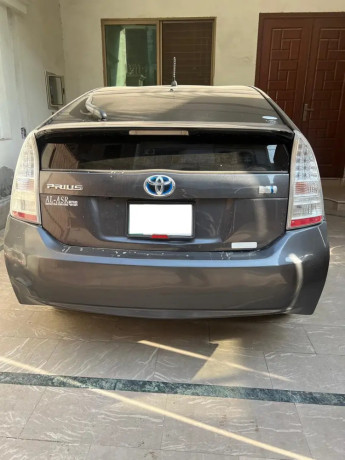 toyota-prius-2011-big-2