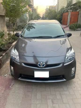 toyota-prius-2011-big-3