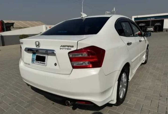honda-city-aspire-15-i-vtec-2018-big-3