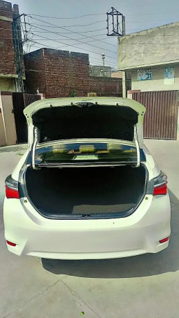 toyota-corolla-gli-2015-big-2