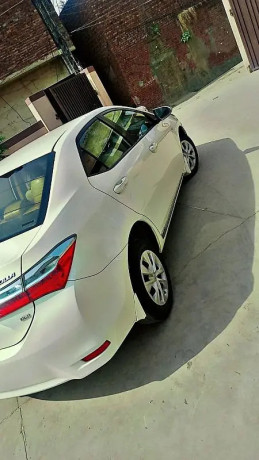 toyota-corolla-gli-2015-big-1
