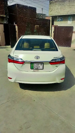 toyota-corolla-gli-2015-big-3
