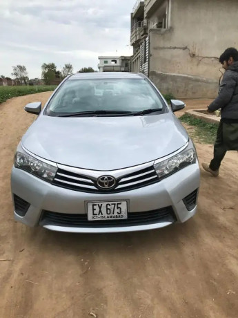 toyota-corolla-gli-2015-good-condition-big-0