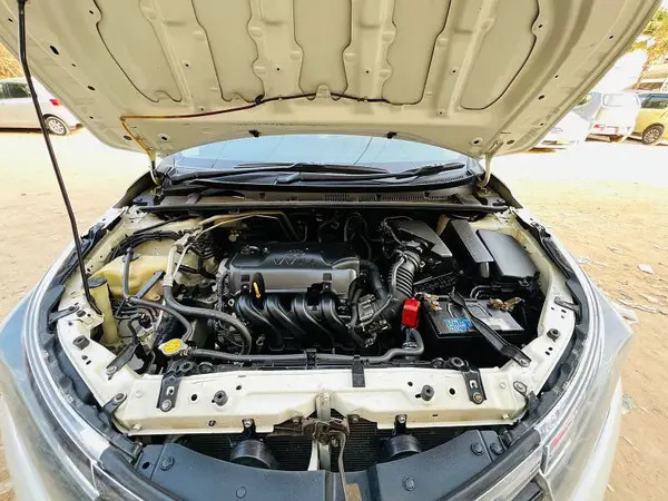 toyota-corolla-gli-2015-big-2