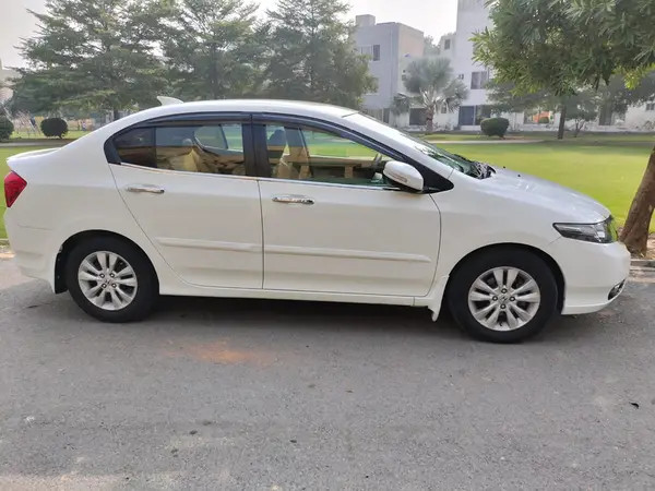 honda-city-aspire-2017-big-3
