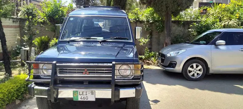 mitsubishi-pajero-1988-big-0