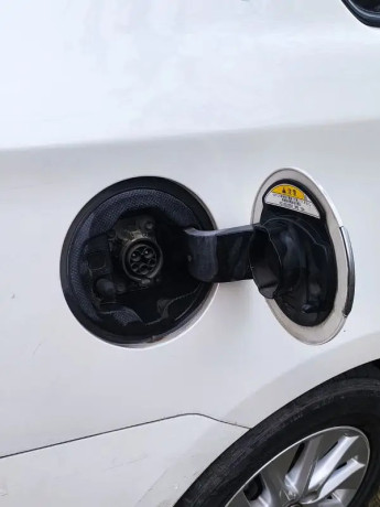 toyota-prius-phv-plug-in-hybrid-201418-big-8