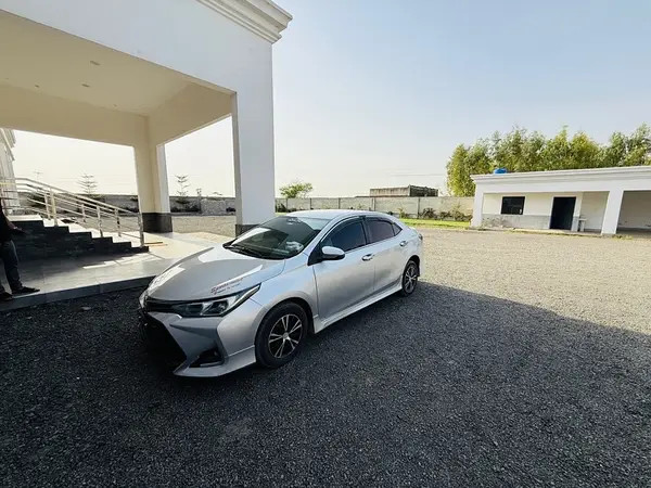 toyota-corolla-gli-2017-big-3