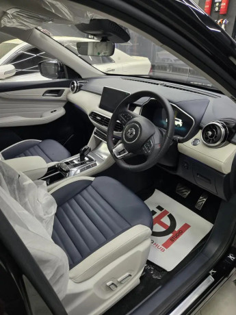 mg-hs-phev-2025-big-2
