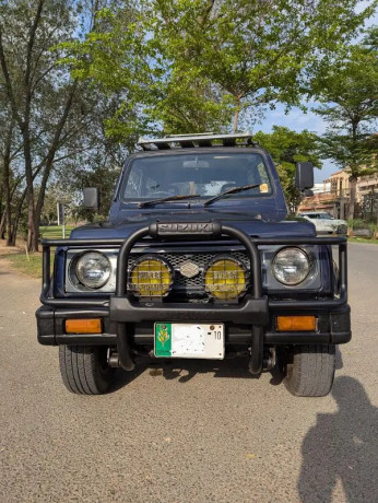 suzuki-jimny-sierra-1997-big-0