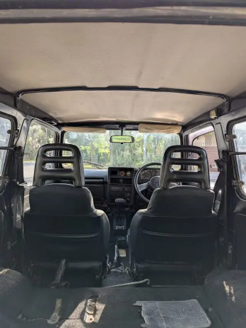 suzuki-jimny-sierra-1997-big-4