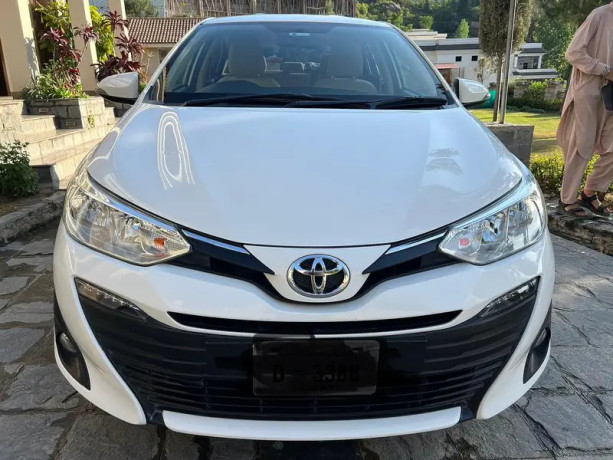 toyota-yaris-sedan-ativ-x-cvt-15-2021-big-0