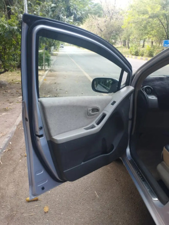 toyota-vitz-2008-big-7