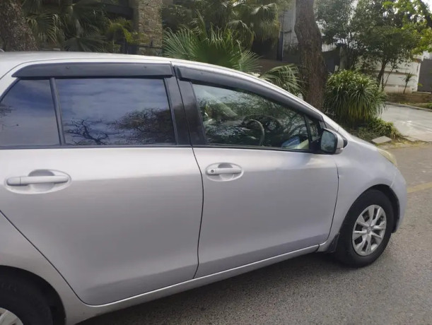 toyota-vitz-2008-big-5