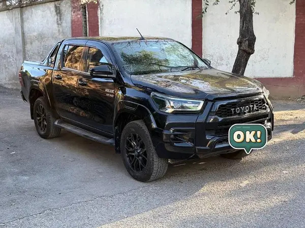 toyota-hilux-revo-rocco-big-1