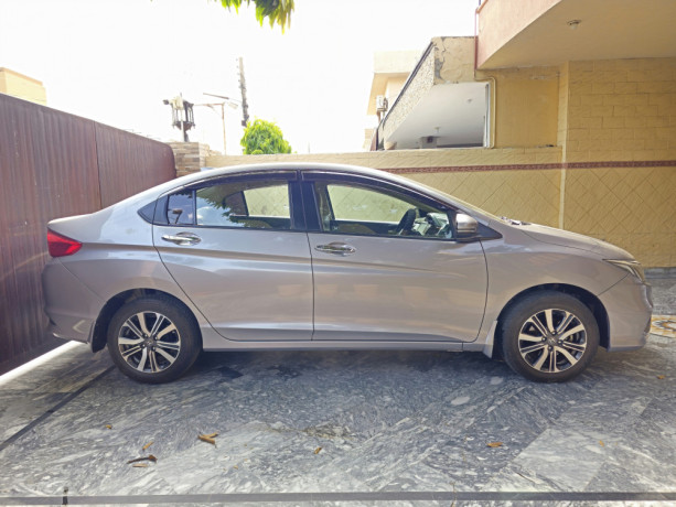 honda-city-15l-aspire-cvt-big-2