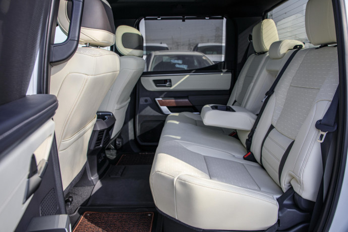 toyota-tundra-2022-big-13