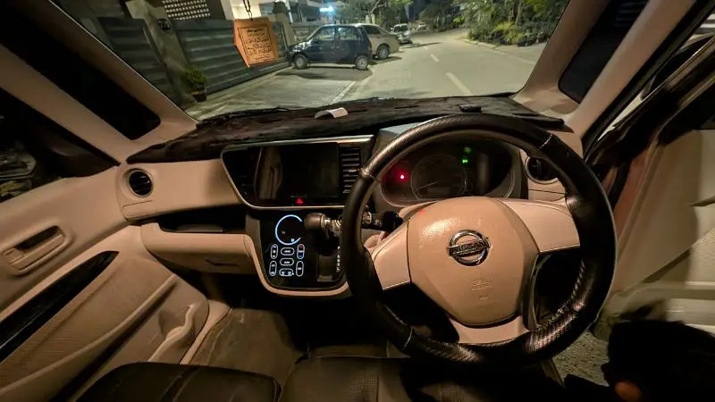 nissan-dayz-roox-2014-top-of-the-line-package-big-7