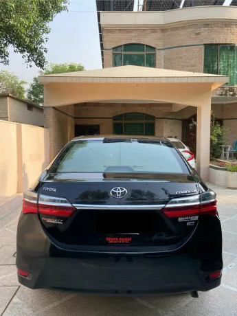 toyota-corolla-altis-x-cvt-i-18-big-4