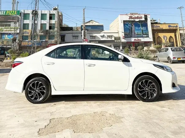 toyota-altis-grande-2023-big-5