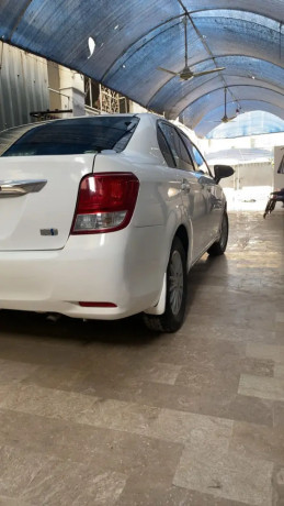 toyota-corolla-axio-2015-2018-big-6