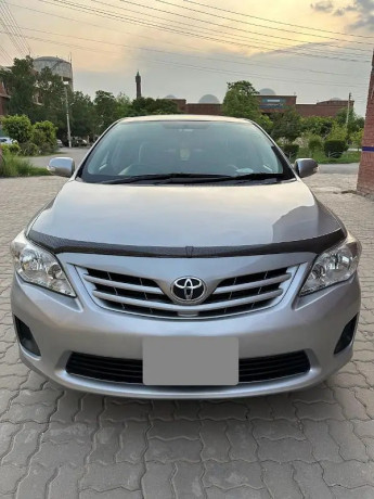 toyota-corolla-gli-2012-big-0