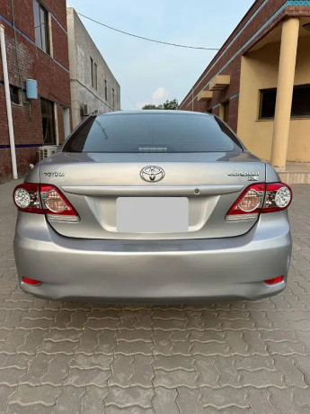 toyota-corolla-gli-2012-big-10