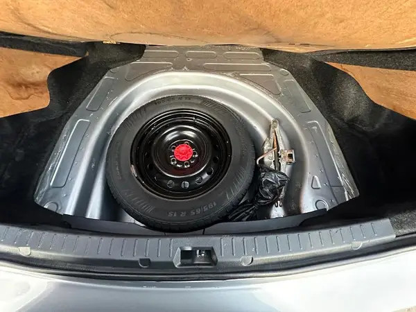 toyota-corolla-gli-2012-big-7
