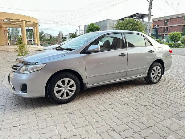 toyota-corolla-gli-2012-big-2