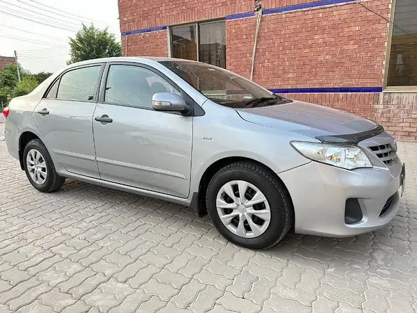toyota-corolla-gli-2012-big-1