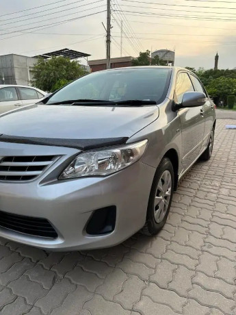 toyota-corolla-gli-2012-big-14
