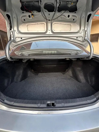 toyota-corolla-gli-2012-big-9