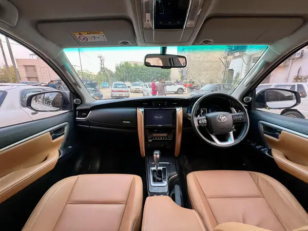 toyota-fortuner-v-4x4-model-202122-big-4