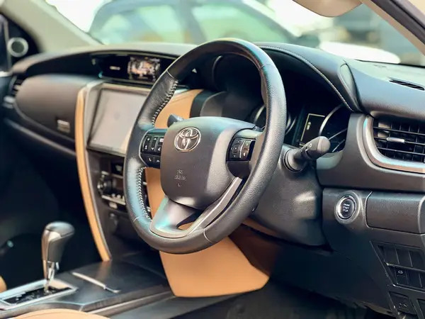 toyota-fortuner-v-4x4-model-202122-big-5
