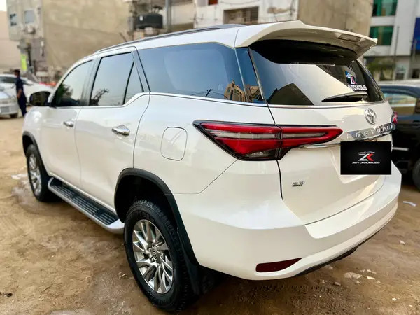 toyota-fortuner-v-4x4-model-202122-big-12