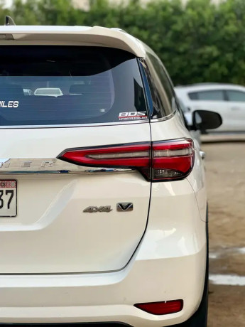 toyota-fortuner-v-4x4-model-202122-big-10