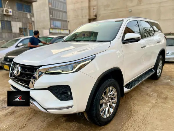 toyota-fortuner-v-4x4-model-202122-big-2