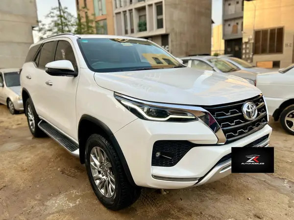 toyota-fortuner-v-4x4-model-202122-big-1