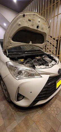 toyota-vitz-hybrid-201720-big-2