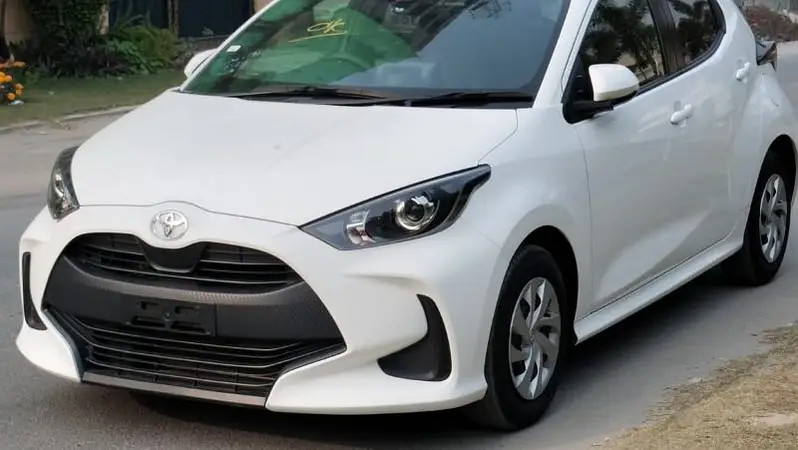 toyota-yaris-hatchback-15l-se-big-2