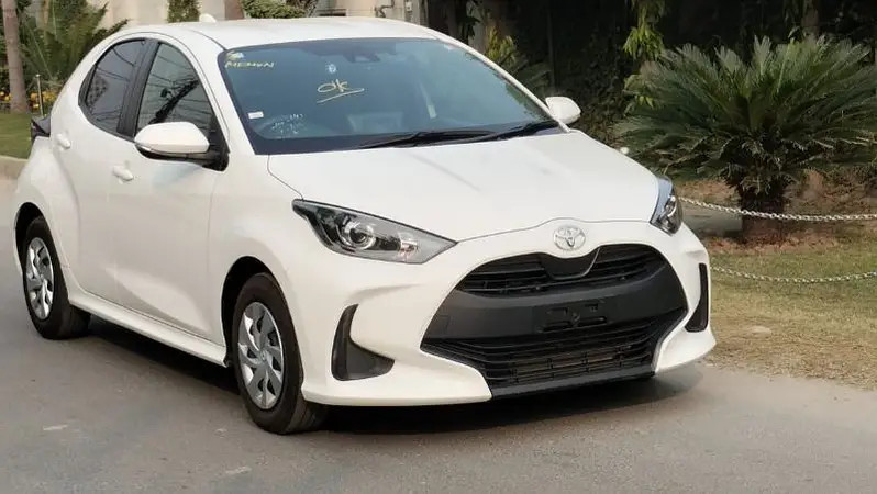 toyota-yaris-hatchback-15l-se-big-0