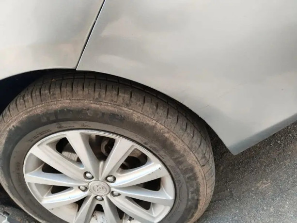 toyota-corolla-gli-2011-big-9