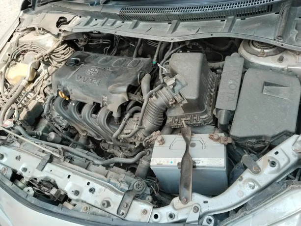 toyota-corolla-gli-2011-big-5