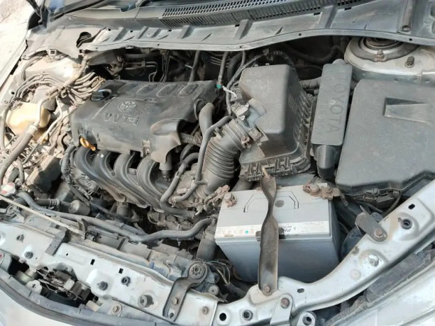 toyota-corolla-gli-2011-big-4