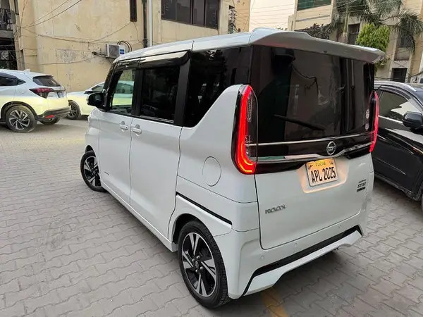 nissan-roox-big-1