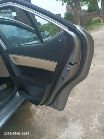 toyota-corolla-gli-2015-big-5