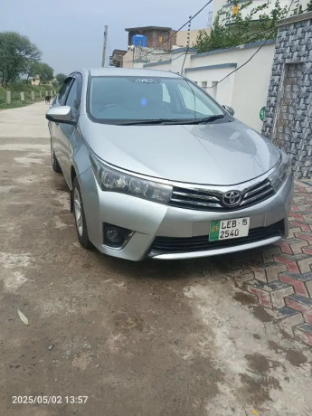 toyota-corolla-gli-2015-big-0