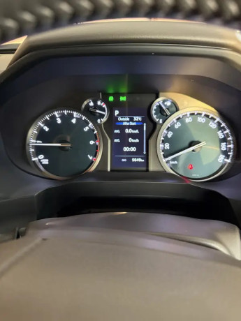 toyota-land-cruiser-zx-gasoline-35l-big-3